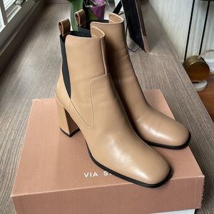 Brand New In Box Via Spiga leather ankle boots, Size 9M